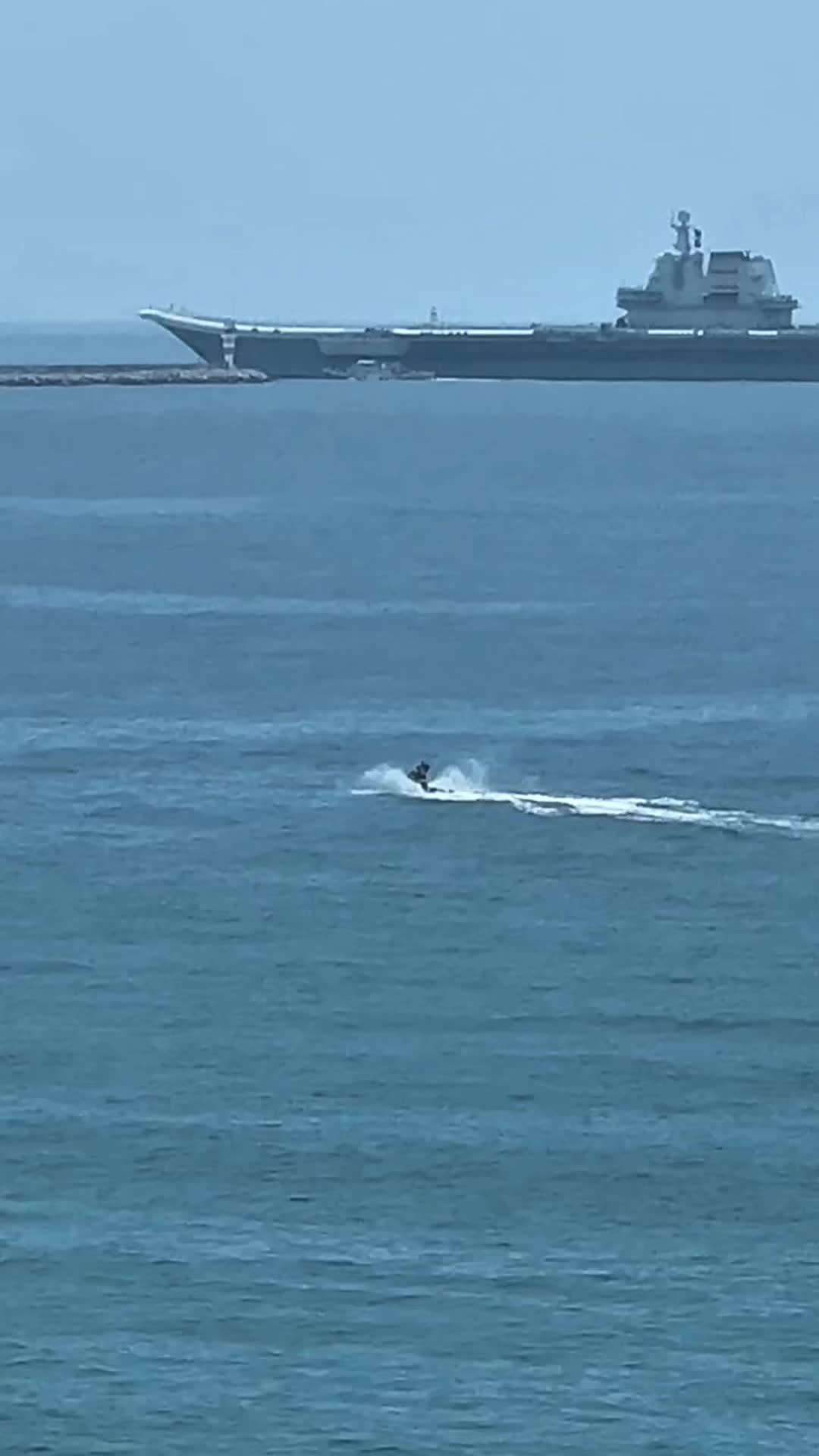 偶遇航母回港，太震撼了！