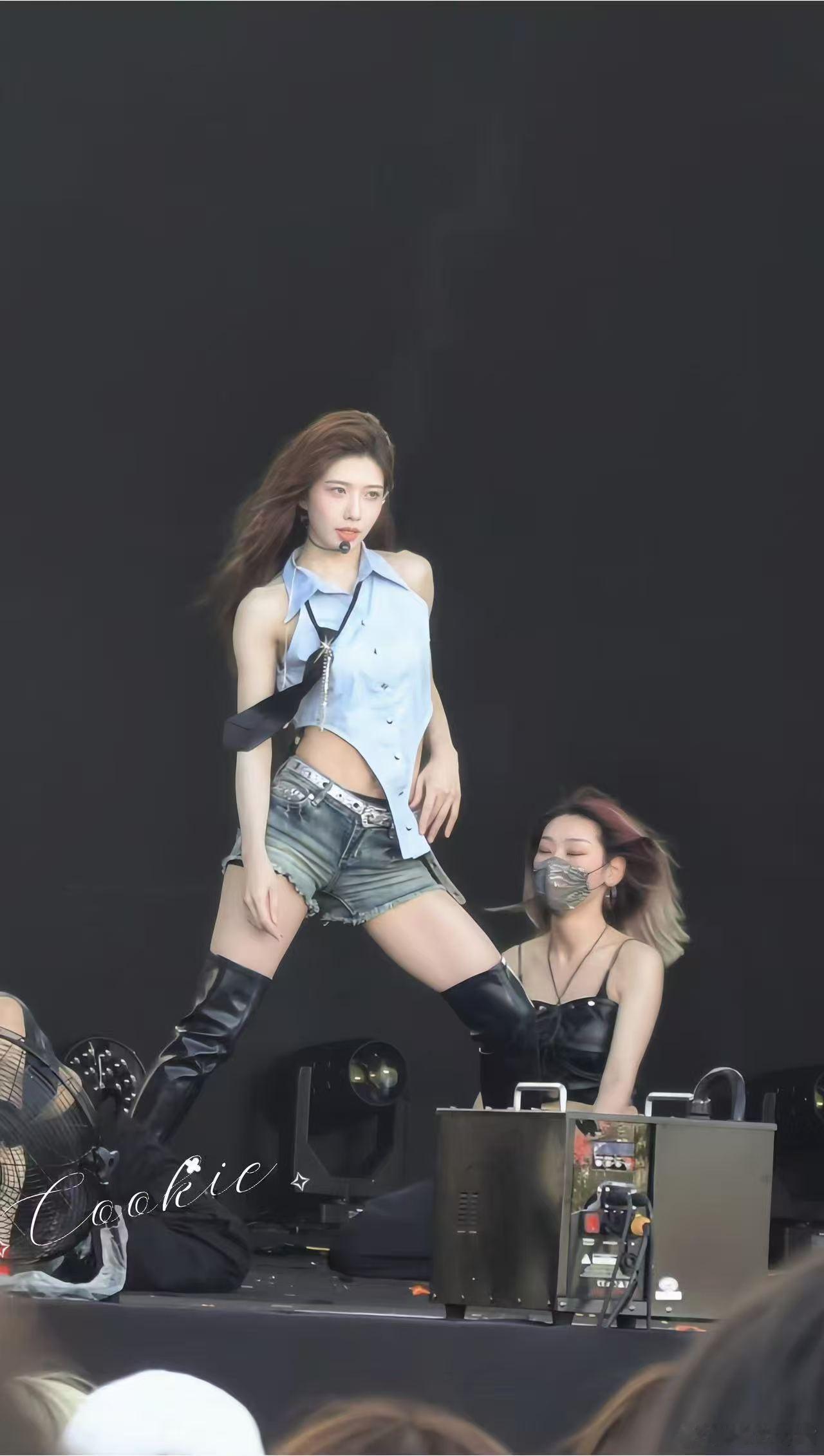 沈梦瑶媚粉小天才福州泡泡岛音乐节上沈梦瑶对舞台的热爱藏不住，认真又迷人，这种专注