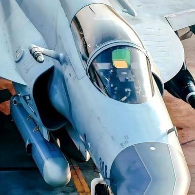 阿塞拜疆空军先用枭龙顶一阵练练手，等歼-10CE交付，最强F-16的招牌就悬了。