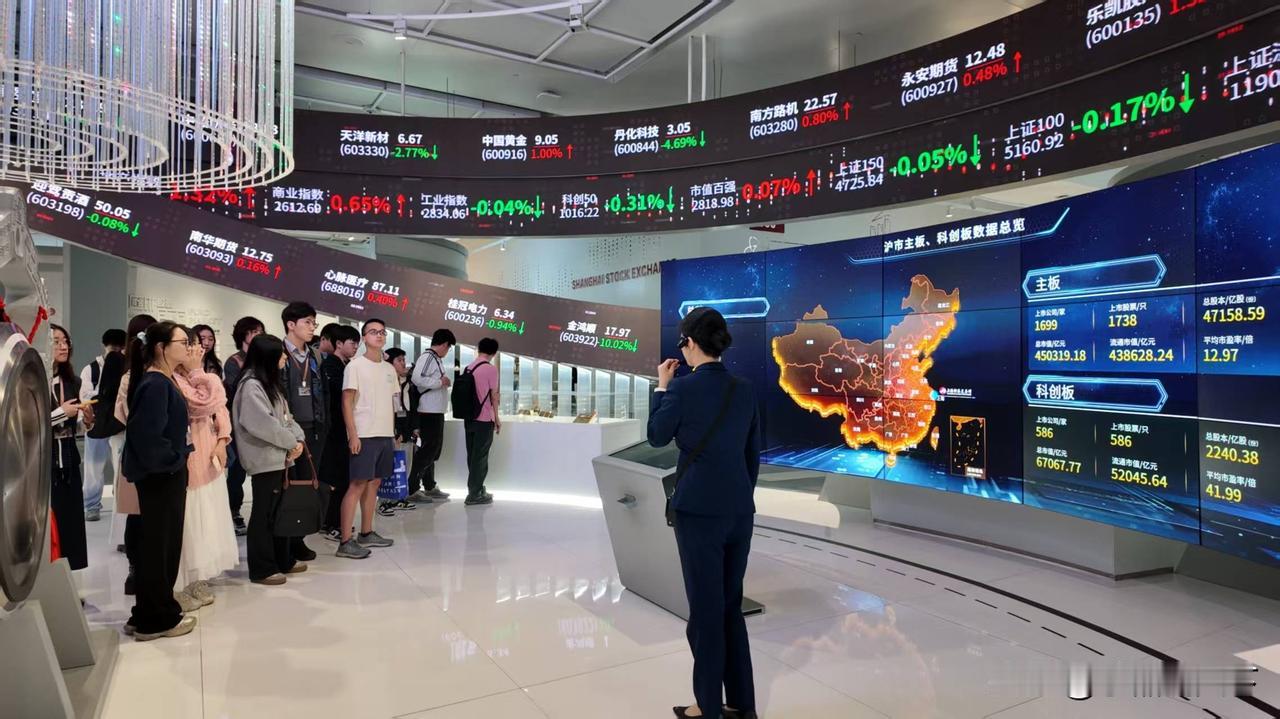 公募账面浮盈63亿！首日能兑现的不到三成
 
燧原科技上市首日暴涨188%，公募