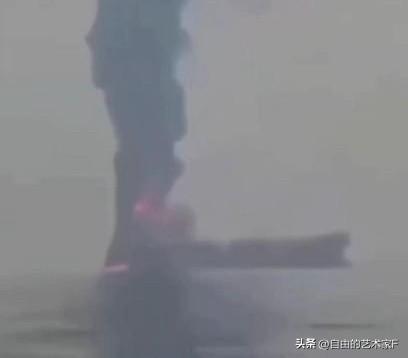 霍尔木兹海峡：一油轮被击中后下沉，凶手不明


就在刚刚根据央视新闻报导，2月2