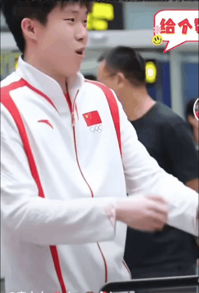 不管过了多久，
再看他巴奥回国时，
云淡风轻的讲出当时球拍就那样断了，
断成c了