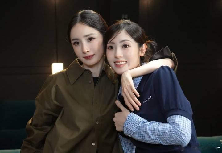 杨幂邢菲合照🈶 呜呜呜是最好的姐姐妹妹 一定要二搭啊 ​​​