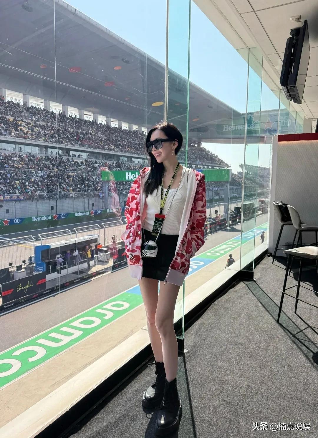 林志颖和老婆陈若仪，一起现身上海出席活动。
陈若仪极少和老公公开一起露面，这次罕