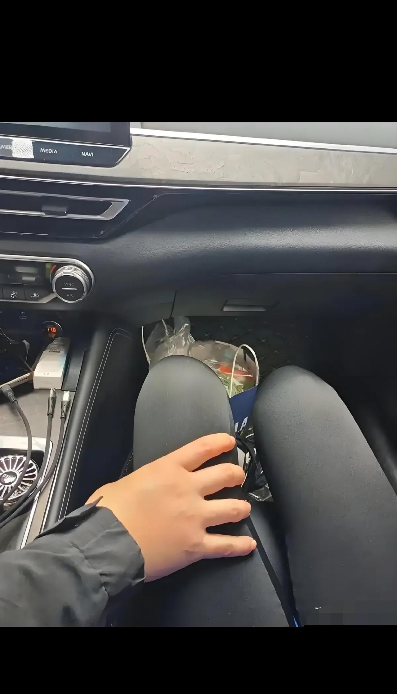 “色迷心窍！”湖南长沙，女子坐顺风车，行程中，司机刻意让她换乘副驾，趁后排乘客下