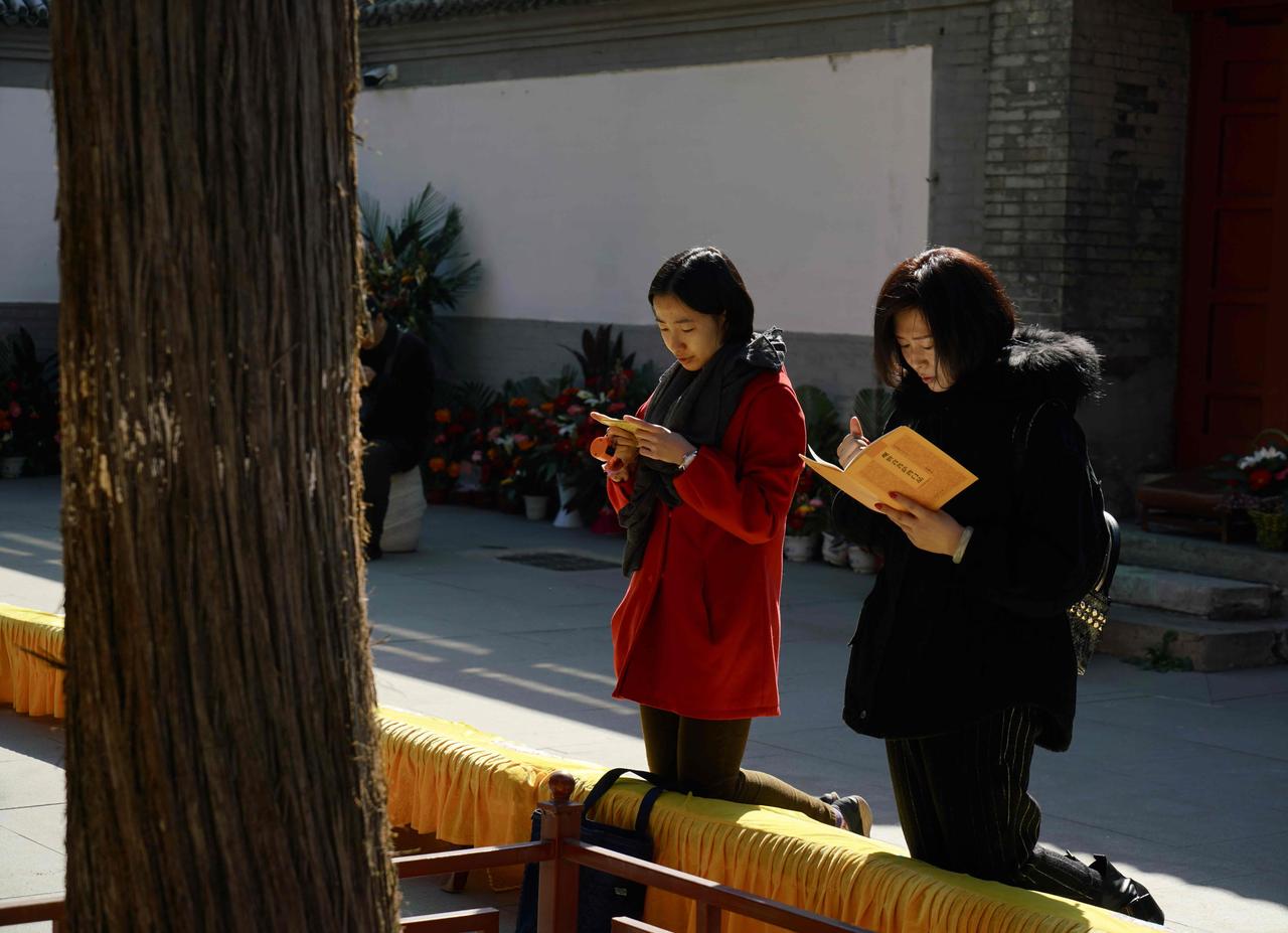 旺自己的五个方法：1、管住嘴迈开腿，每餐七分饱，每天八千步；2、穿戴整洁，物品摆