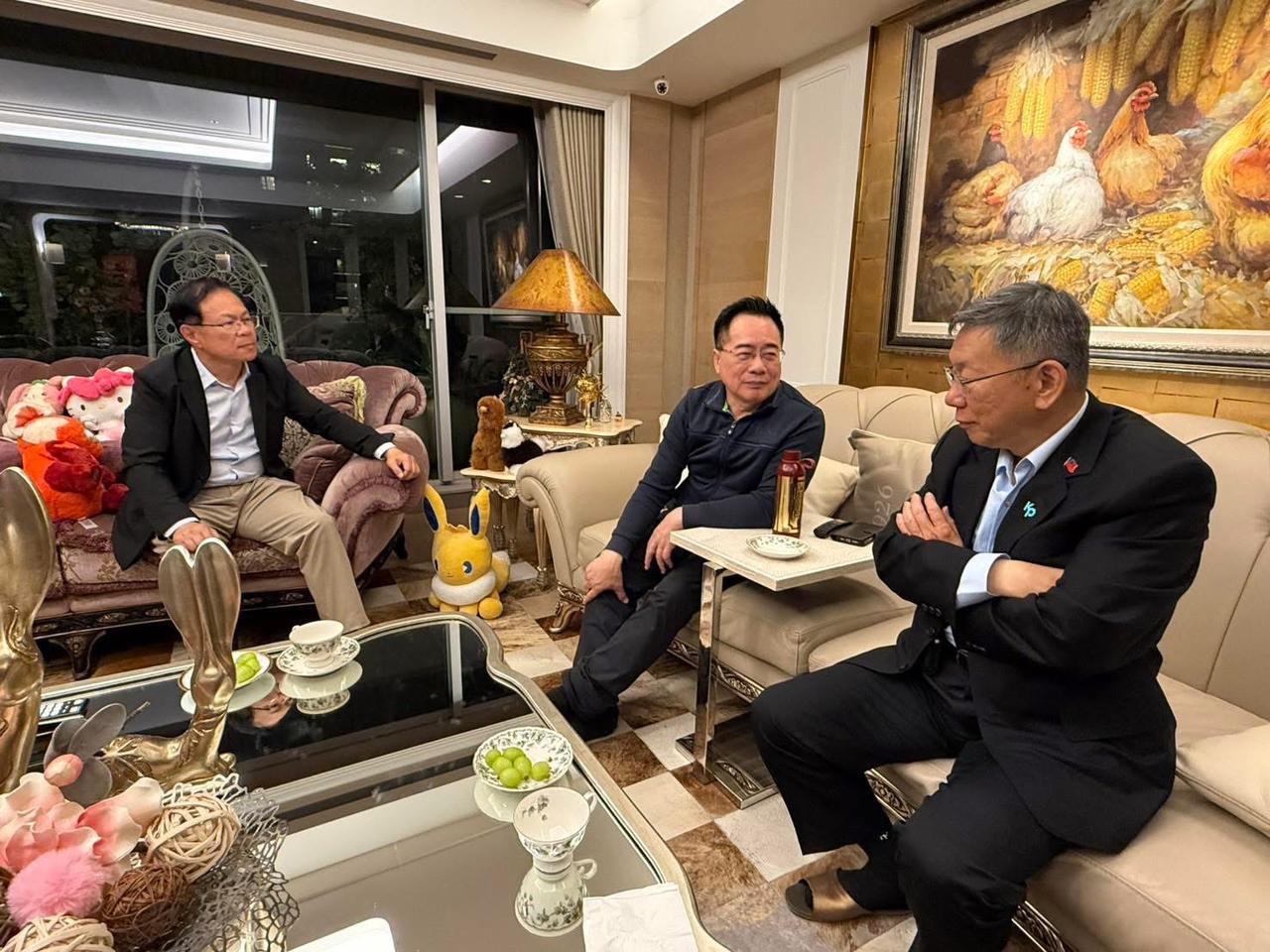 嘉義市长参选人张启楷今（27）凌晨在脸书发文表示，昨天特感伤、悲痛的一刻是柯P被