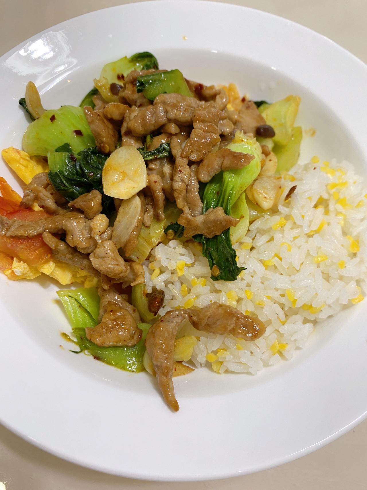 番茄炒鸡蛋+上海青炒肉丝+玉米饭美食 在家做美食 记录生活 vlog日常