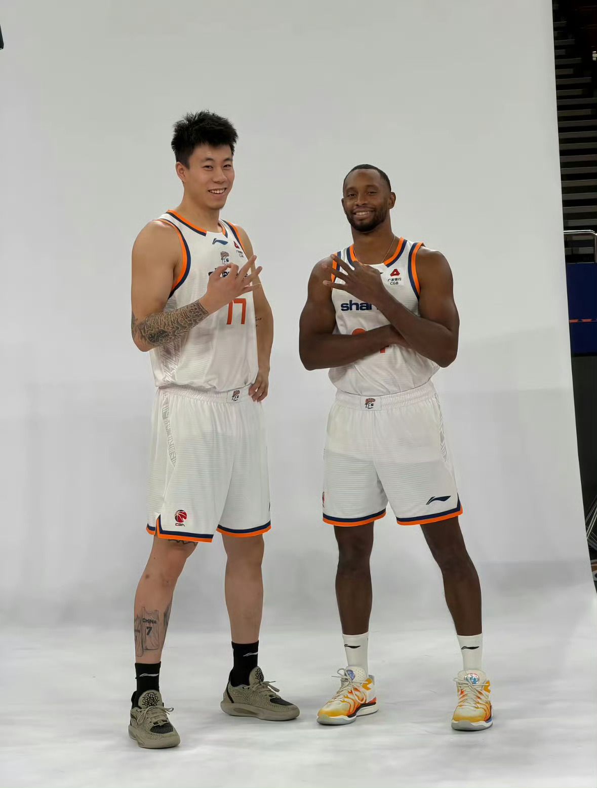 张镇麟✖️弗格 赛季开始🔛             赛季结束🔚上海久事大鲨鱼