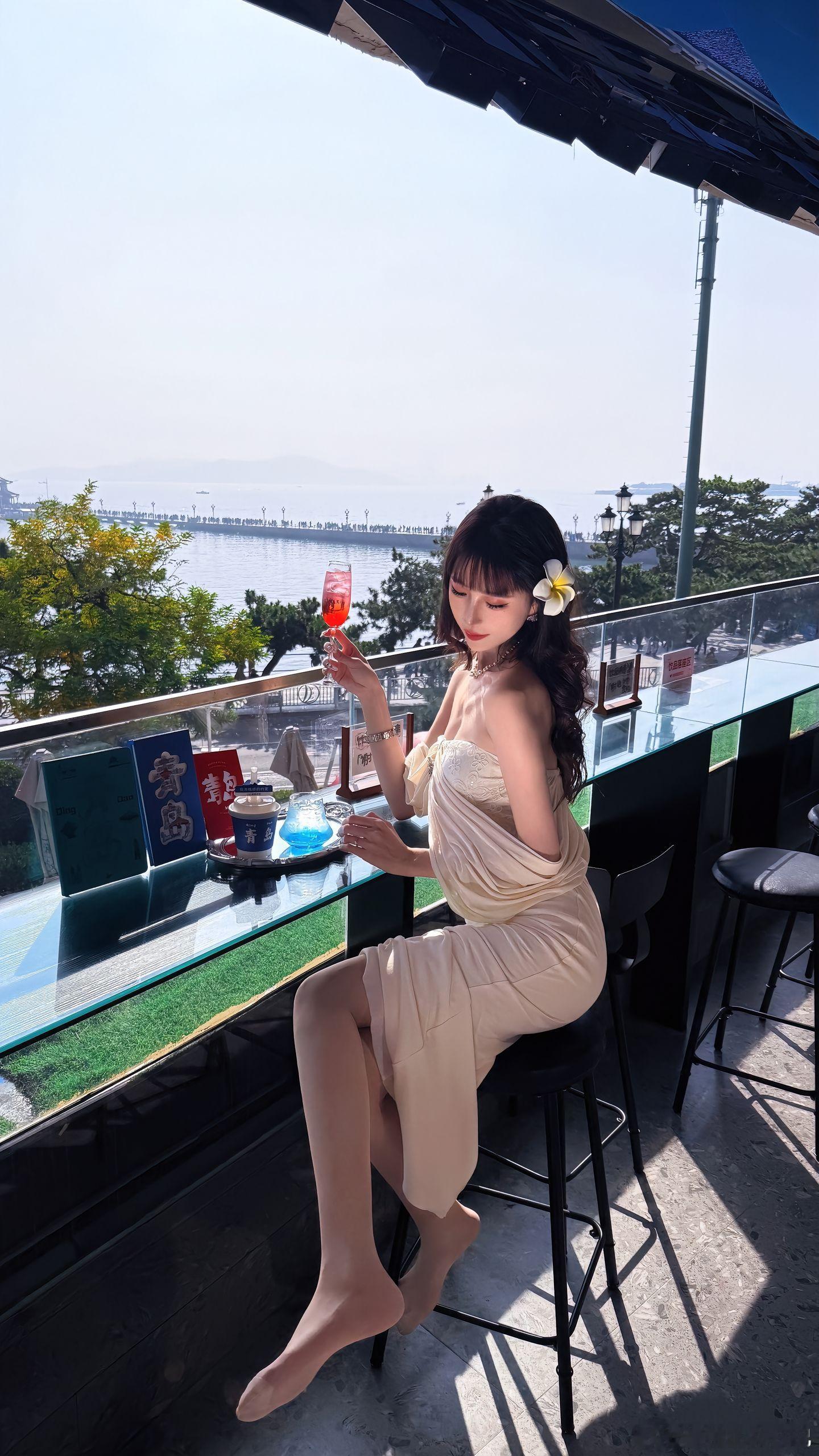 顶级街拍 青岛是个好地方美女绘梦长廊