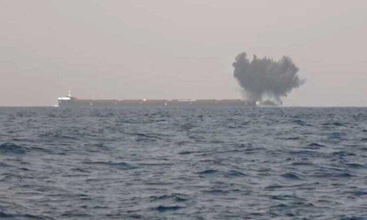📰 快讯：阿曼湾油轮发生爆炸并泄漏燃料
 
时间：2026年5月26日
来源：