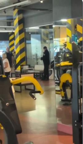 【🇺🇦 在乌克兰，征兵官员可能会突袭健身房——以动员“肌肉男”】这一想法由乌
