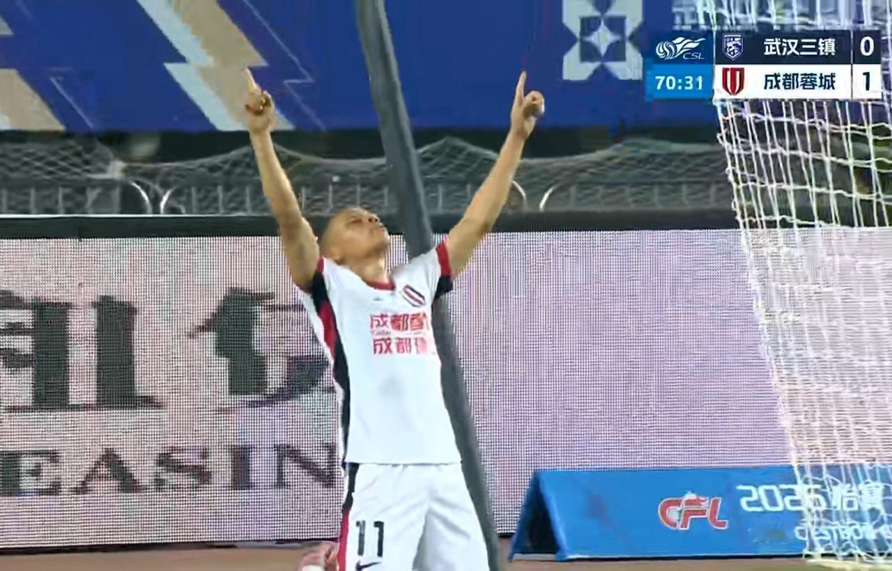 这赛季的中超还有谁能阻挡成都夺冠吗？
在客场1-0啃下武汉三镇这块硬骨头后，成都