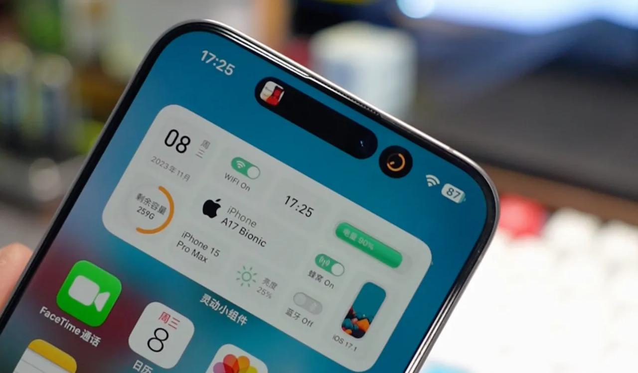 iPhone的灵动岛：主打动画好，适配多
华为的实况窗：主打多开高效，旧机型也能