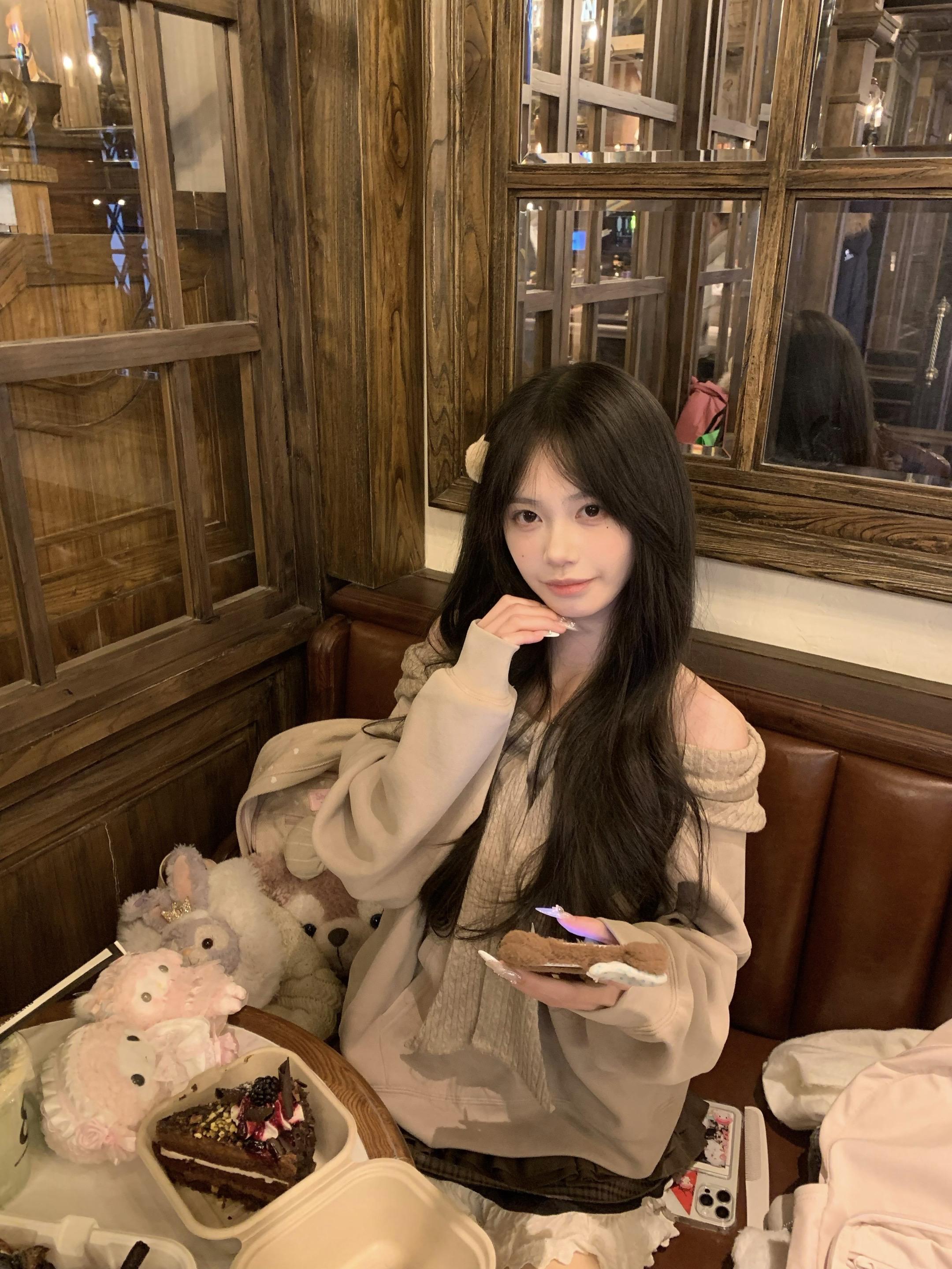 还在看我的社交软件吗 想我的话下次也出现在我的镜头里吧