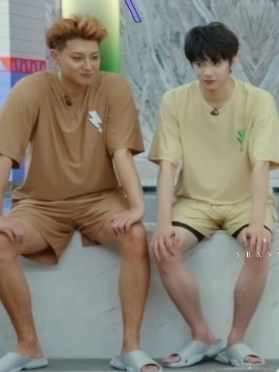 文韬武略你们俩在相亲吗？这么拘谨老觉得刘耀文大只，果然要看参照物是谁啊，这么看他