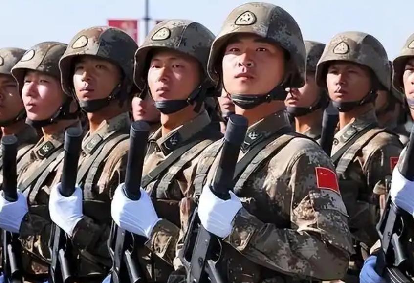 中国坐拥再多航母五代机也没用！戴旭早就点破了十分现实的难题：面对外部不断寻衅的势
