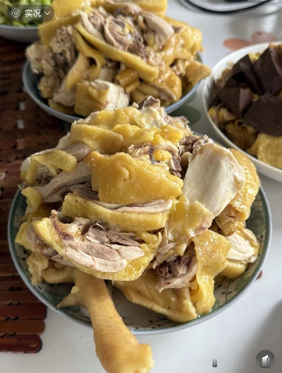 魂被湛江白切鸡勾走了！
 
谁懂啊！离开湛江后，我对当地白切鸡的执念就没断过！刷