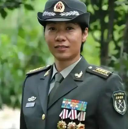 14岁入伍的女兵王恋英，先后5次荣立一等功、5次荣立二等功，连续5次夺得世界军事