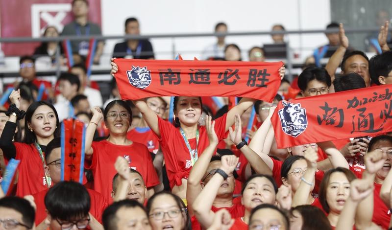 苏超南通队员称太想要冠军了 “苏超”南通队太有冲劲了！球员黄蒋大亚直言做梦都想踢