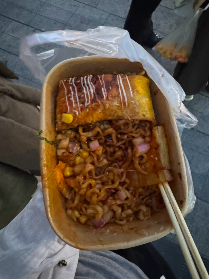 大半夜猪瘾犯了 