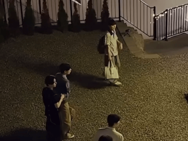 金善禹ENHYPEN唯一真男人，全部躲他身后了 ​​​
