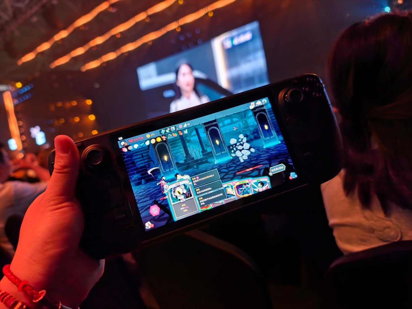 sei 瘾这么大，发布会还爬塔