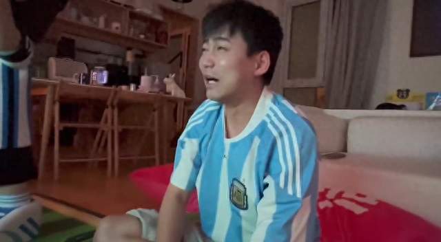 被隐性封杀近十年，靠跑商演2年还清百万欠款，42岁苏醒终于翻身