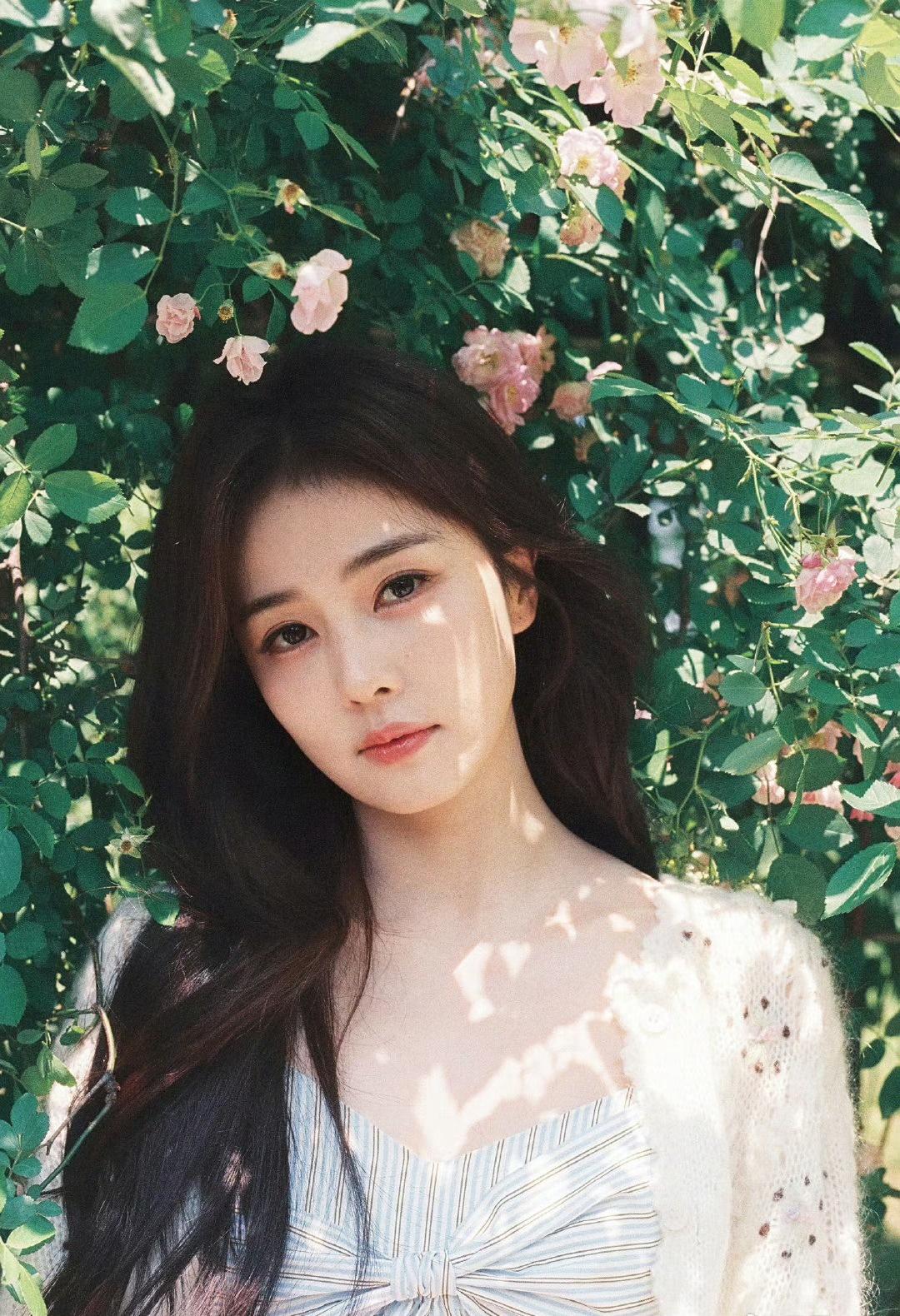 白鹿超话 🦌白鹿暗夜白玫瑰 🦌白鹿透明爱人MV出品人于正 
经历那么多坎坷 