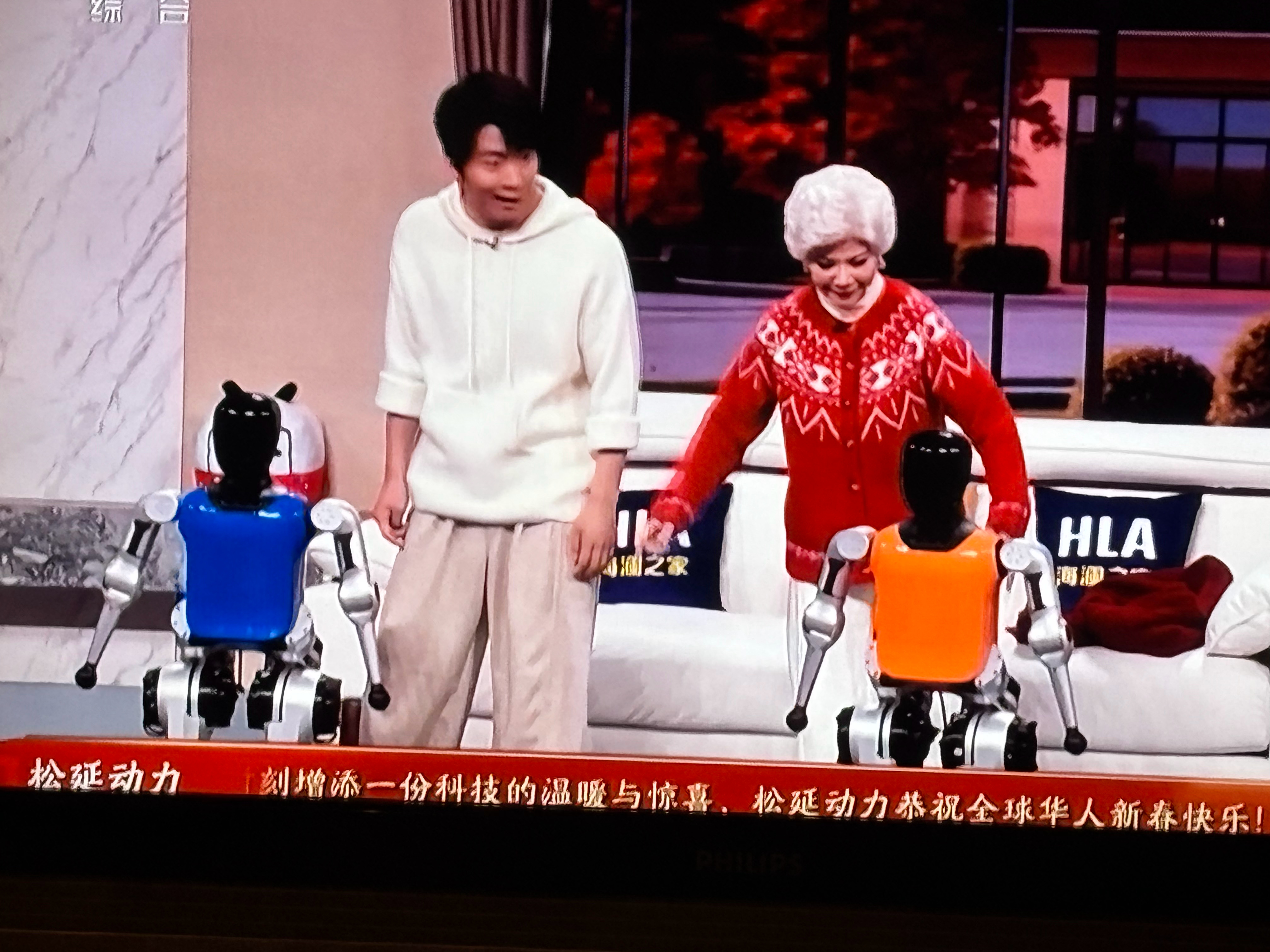 春晚小品总有污辱大众智商之感。再也看不到80年代春晚的水平了，那是个个节目都不容