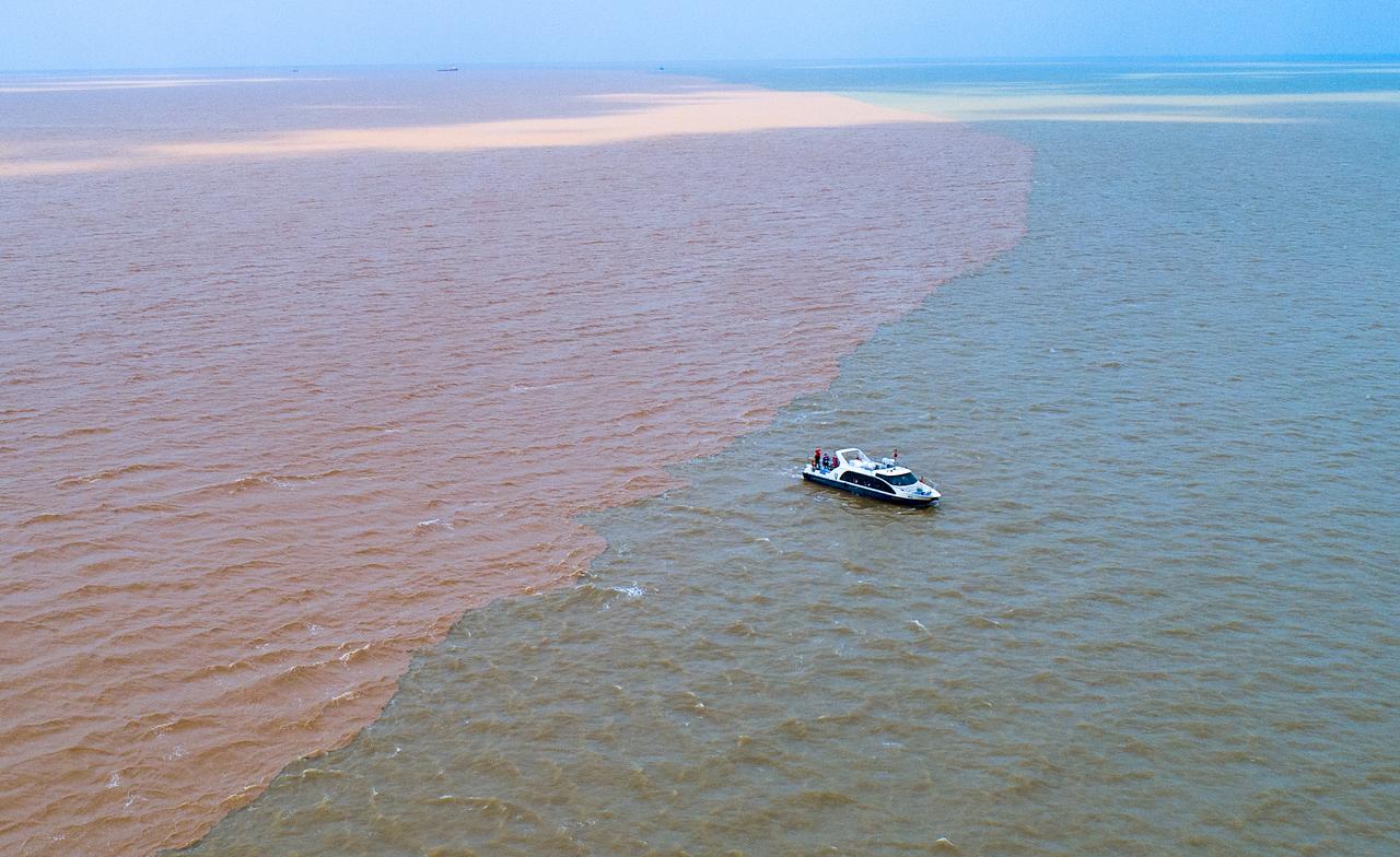 当你真正踏上这片土地便会发现——别处不过是山水间散落着几行诗句，而山东，是整部文