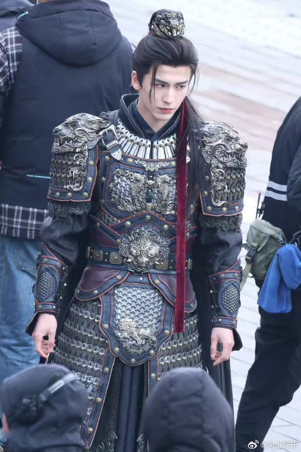 谢征长得太俊征玉从市井肉摊并肩到朝堂战场 谢征长得太俊，往摊前一站一天能多卖三头