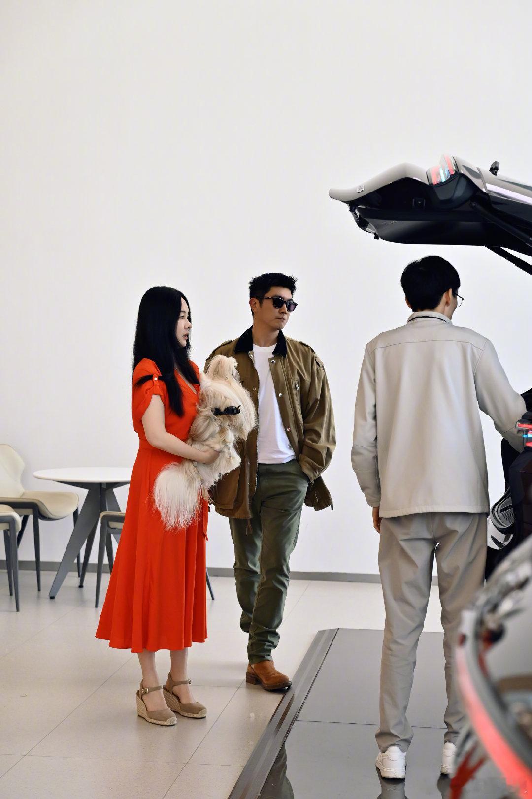 霍思燕杜江北京车展现场下订 注重家庭出行的人总能慧眼识品质！霍思燕杜江用心了解各