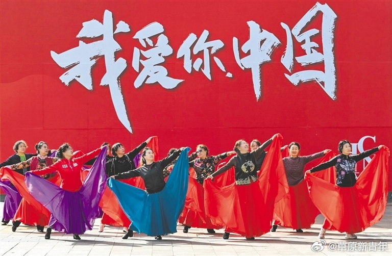 【喜迎国庆】内蒙古以山河为信向祖国深情告白 9月29日，舞蹈爱好者以优美的舞姿抒