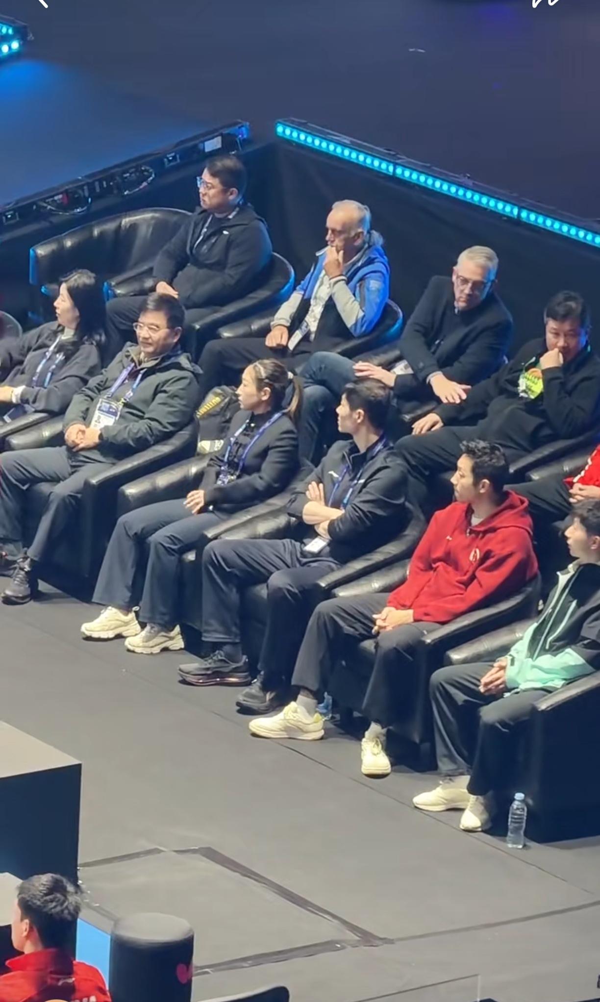 冠不冠军无所谓，今天看到这强大的阵容传承震撼到我了[流泪]
这个阵式谁看了不感动