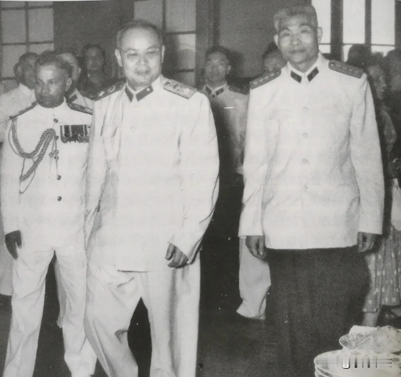 1966年，一个风起云涌的年代，中国海军的领导层也面临着一场突如其来的考验。在那