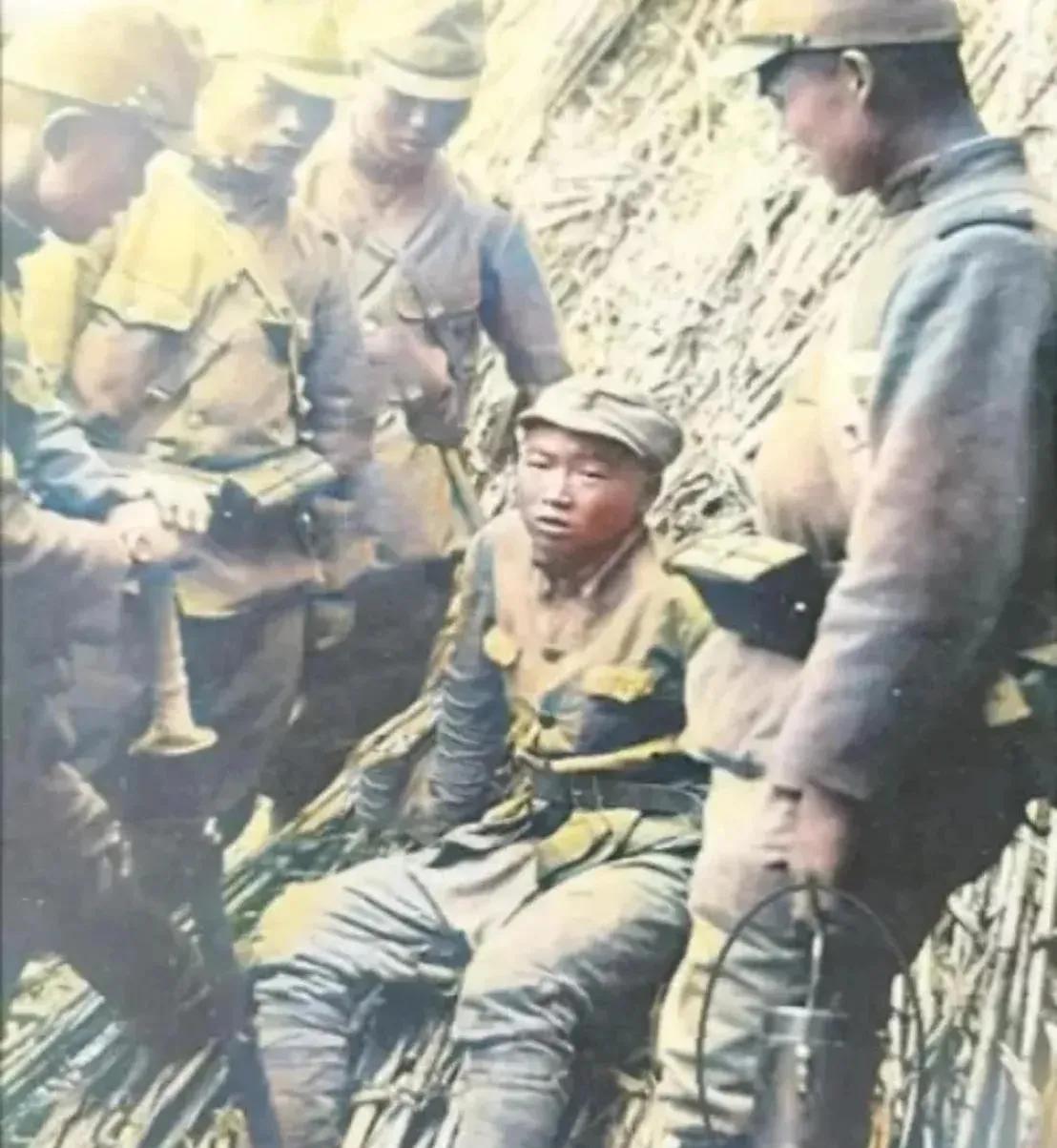 1939年，华北地区，一名年仅十八岁的八路军小战士，在激战中被日军俘虏，他的命运