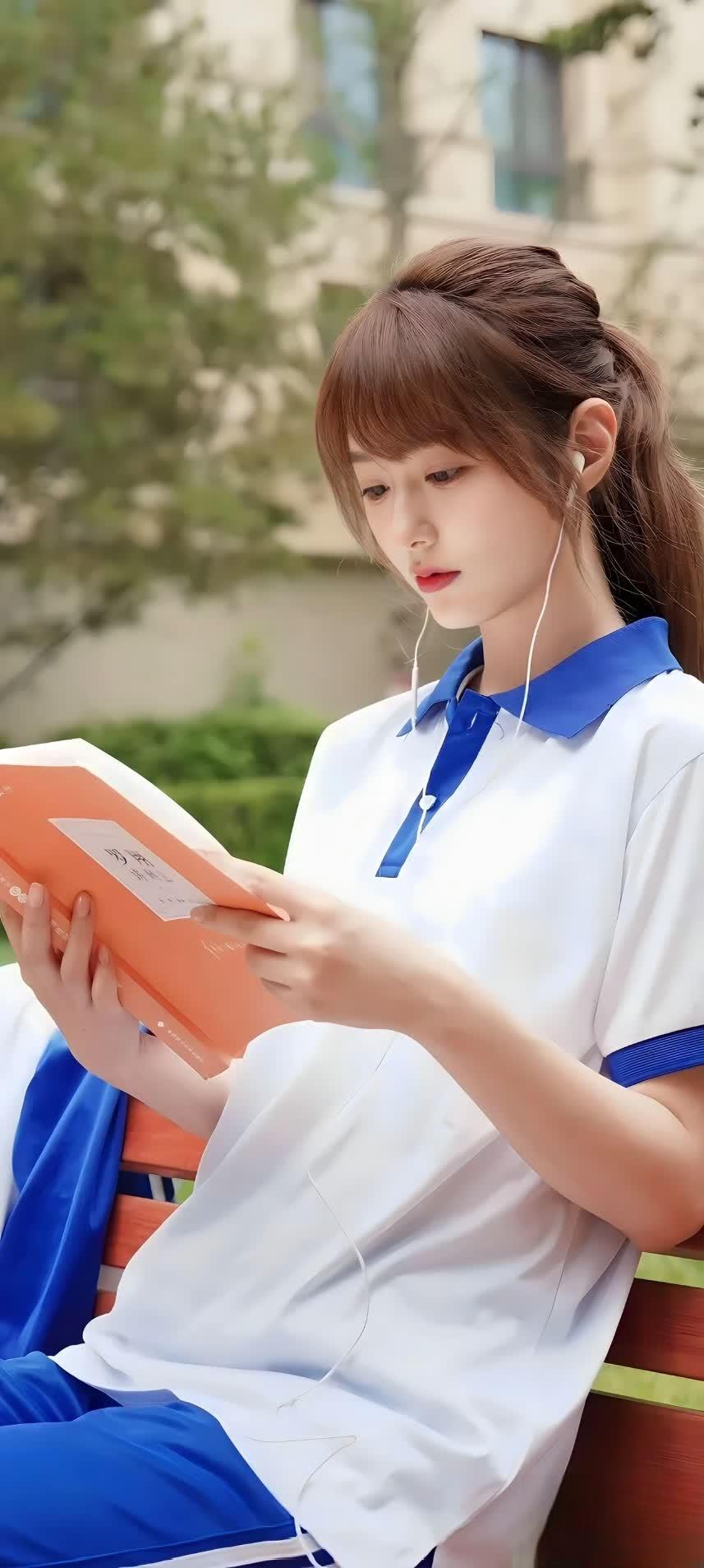 一个好的朋友会在心中一辈子，人世间最美好的关系是久处不累，远离不忘，相识不悔，感