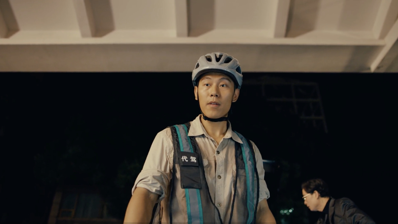 告别后备箱的尴尬！蔚来全新ES8以230L超大前备箱，为代驾折叠车提供专属空间。