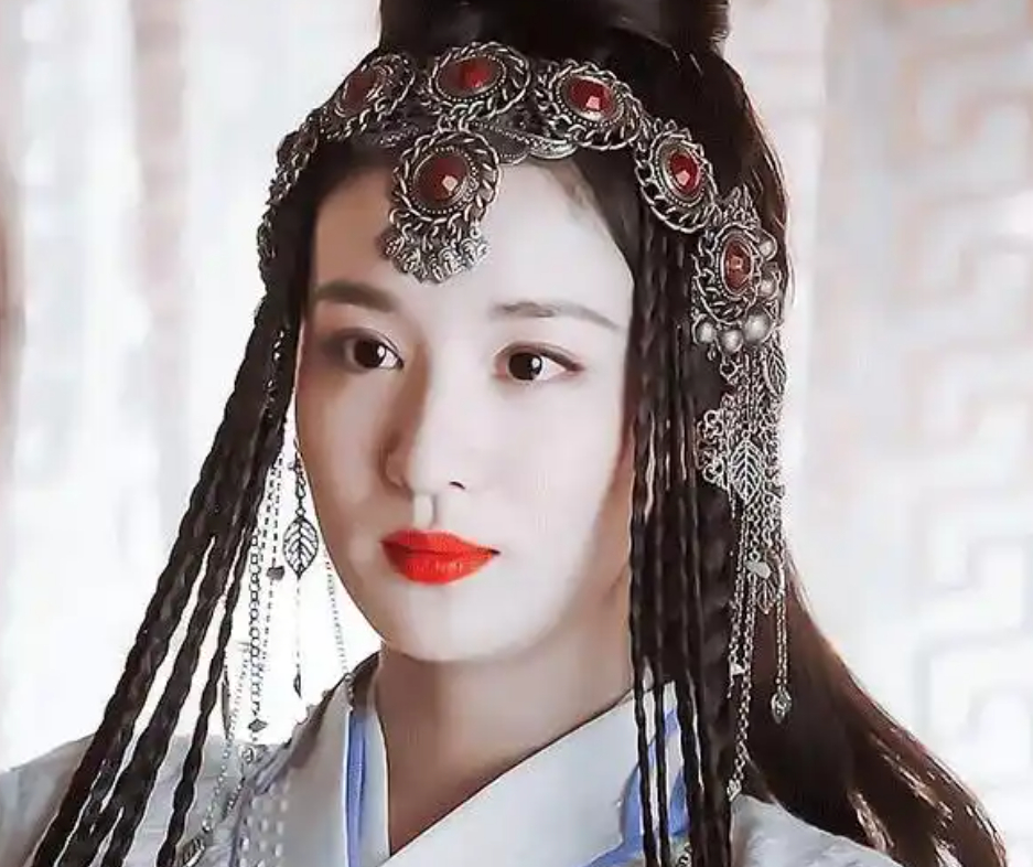 499年，北魏孝文帝弥留之际，下达一道遗诏，命赐死皇后冯润。北海王元详领旨闯入后