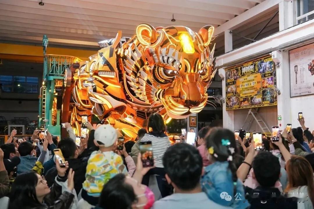 沈阳新打卡地来了！9月25日虎啸街文商旅综合体试运行✨
 
沈阳又添一处好玩的文