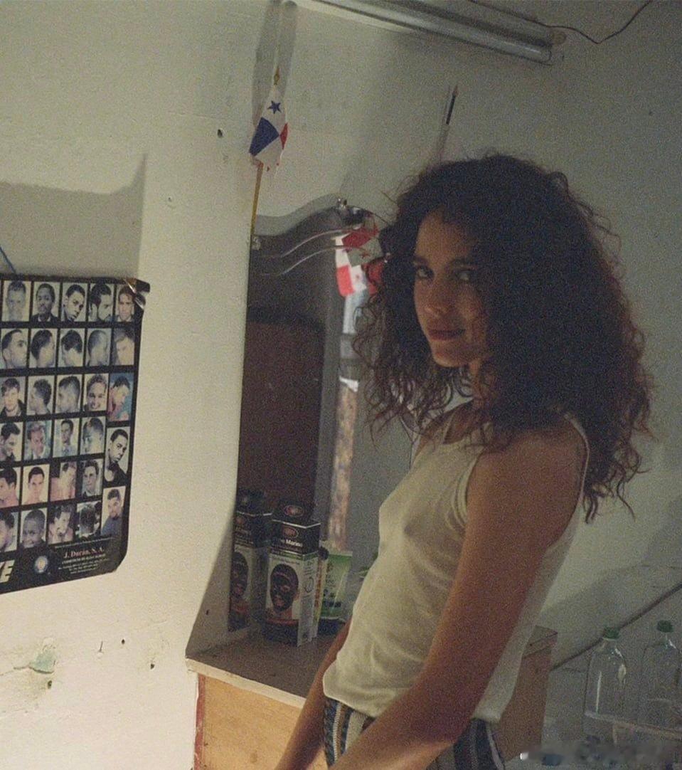 乔·阿尔文在《正午之星》片场拍摄的玛格丽特·库里 