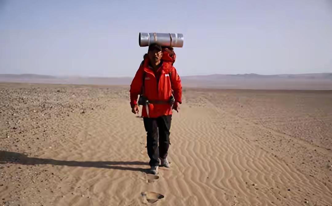 十年徒步全国，孤身穿越罗布泊，他是中国最猛的男人，没有之一
 
有人说，男人的血