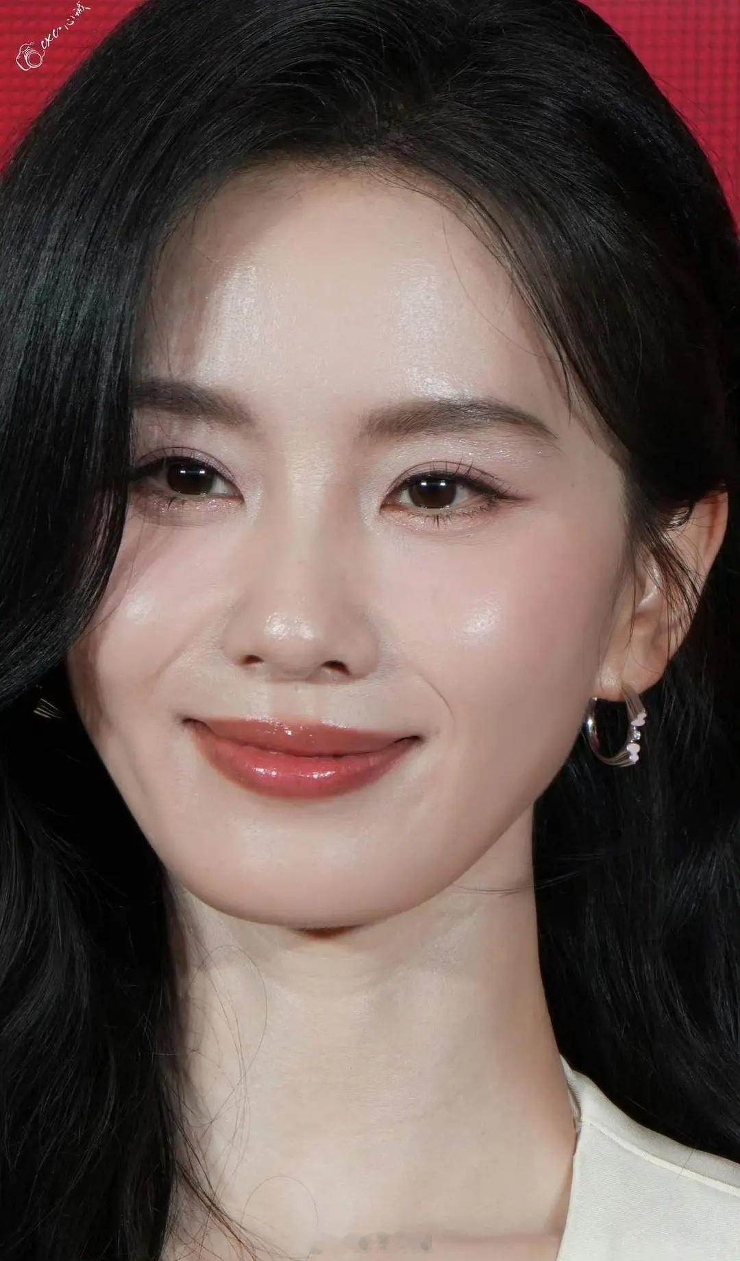 38岁的刘诗诗高清怼脸生图，怎么评？ 