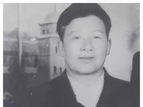今天又翻到赵连栋的事，心里堵得慌，怎么都顺不过气。
 
养母李秀荣弥留之际，托人