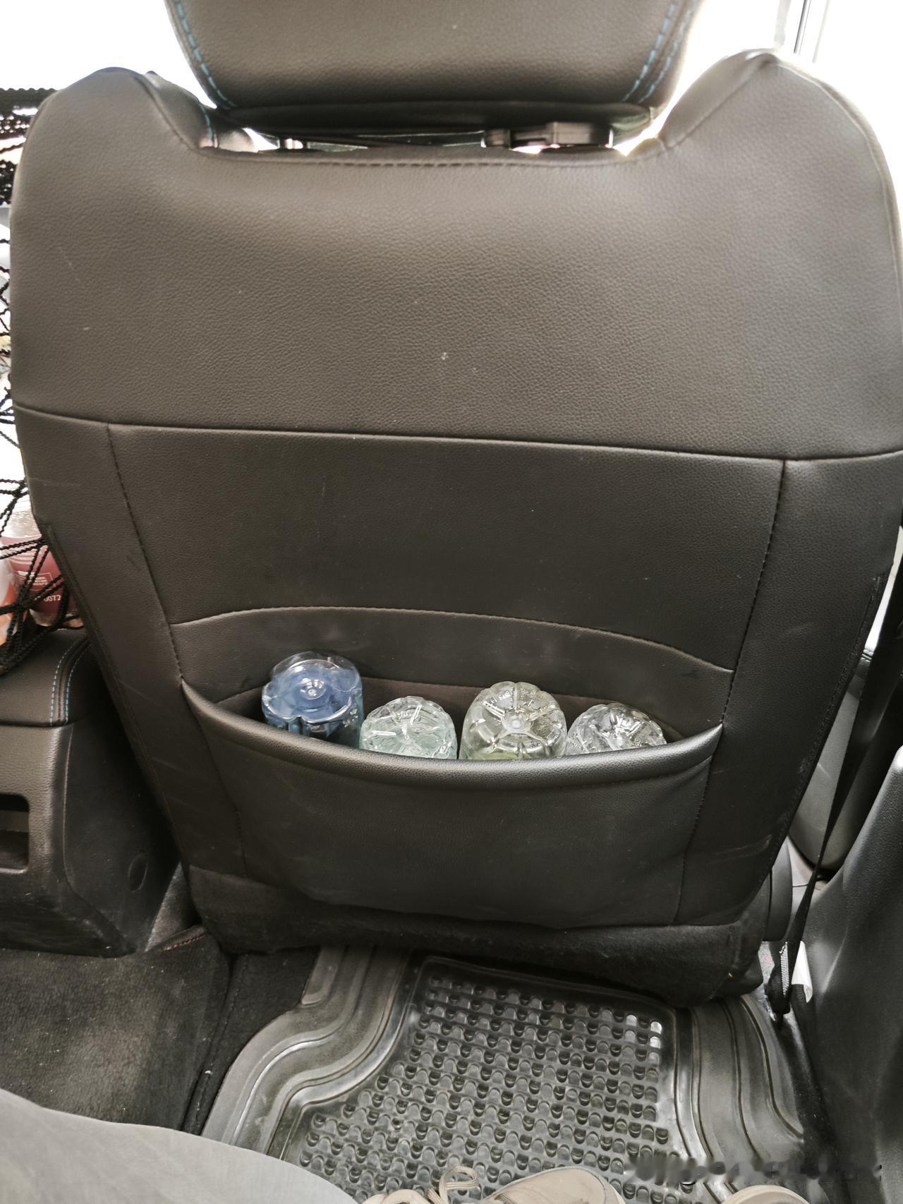 打滴滴撞见后座这几瓶“神秘液体”，我瞬间不敢动了
 
今天在佛山打滴滴去医院，一