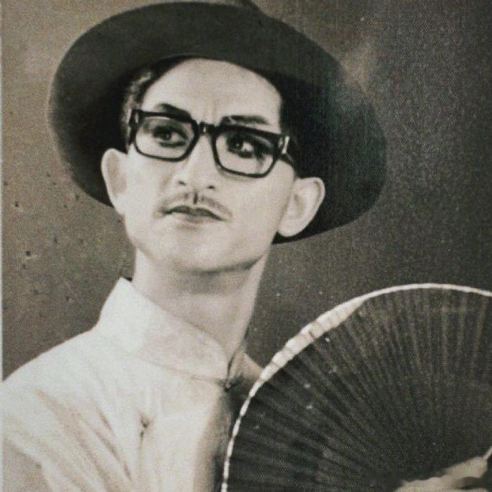 谢娜发文为爸爸庆生谢娜晒爸爸年轻时的舞台剧照 被谢娜给爸爸的生日安排感动到，陪他