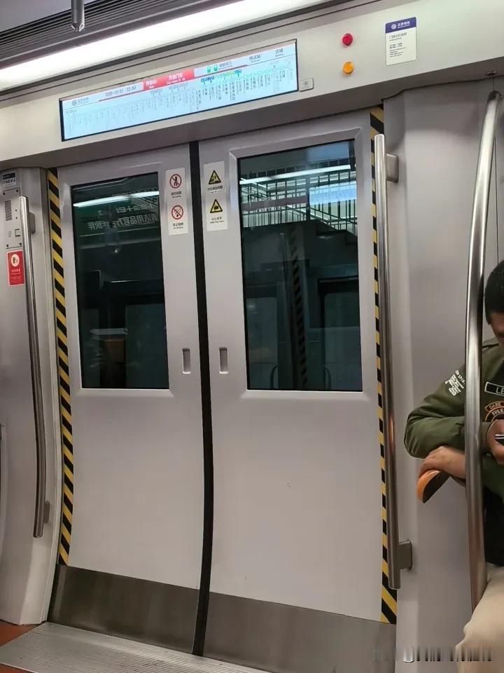 如何依法信访，理性维权：要明确行为边界，避免维权变违法
信访是法律赋予公民的权利