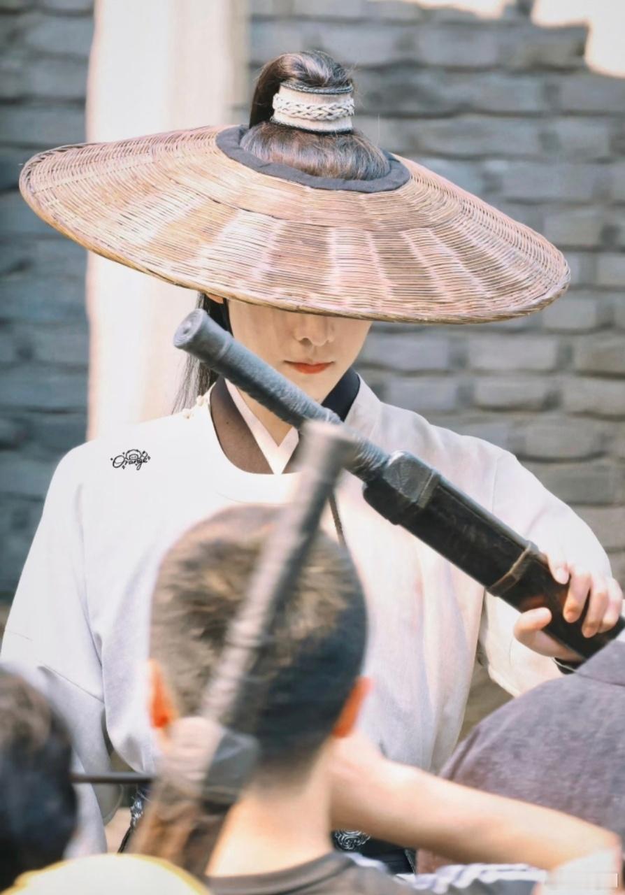 杨洋看垃圾的眼神一个眼神感受杨洋的压迫感 太佩服这种微表情演技了，杨洋眼神从阴冷