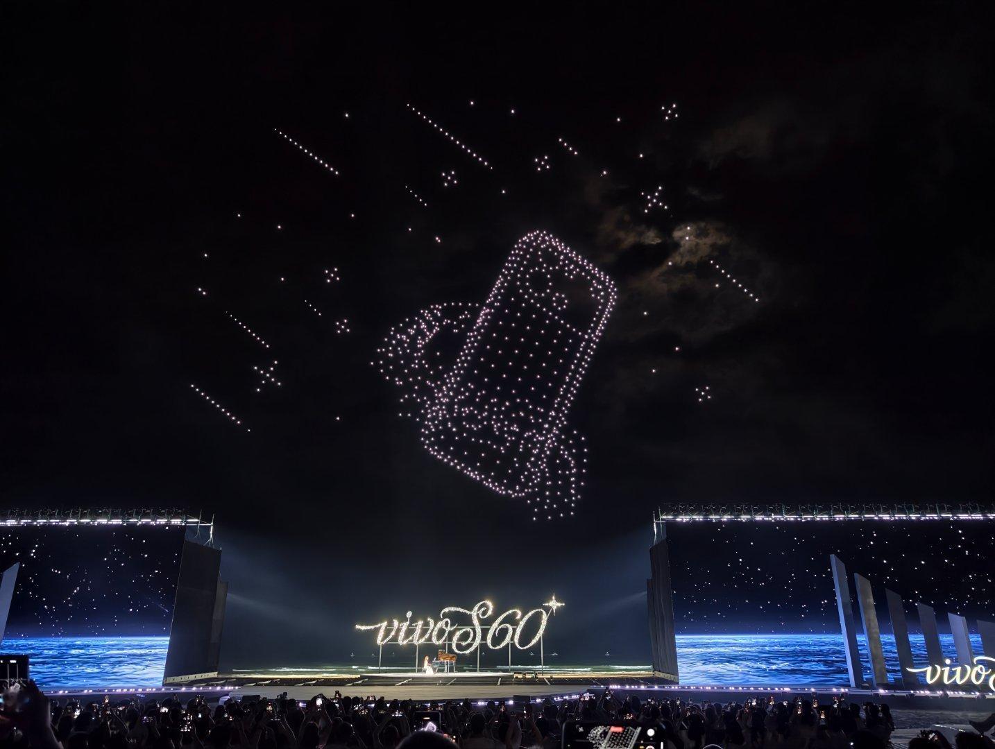 vivo S60现场这个无人机我鸡皮疙瘩都起来了，谁懂啊  漫天星光好闪耀～蓝厂